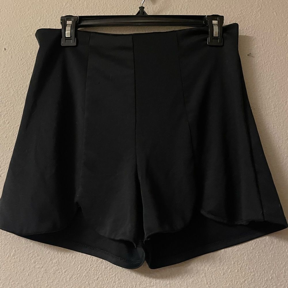 The Vintage Shop - Women’s black high waisted scallop shorts